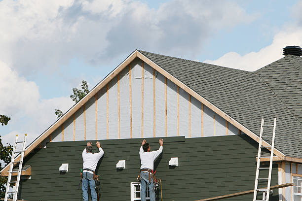 Professional Siding Repair technician working in Arvonia, VA